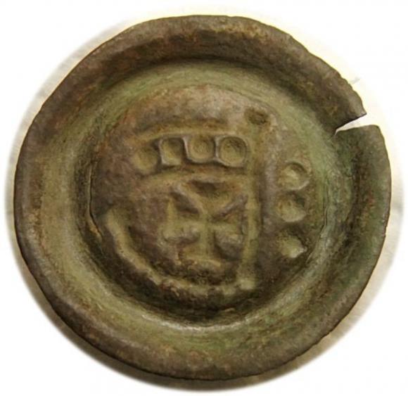 Brakteat ręka z proporcem Zakon Krzyżacki (2)