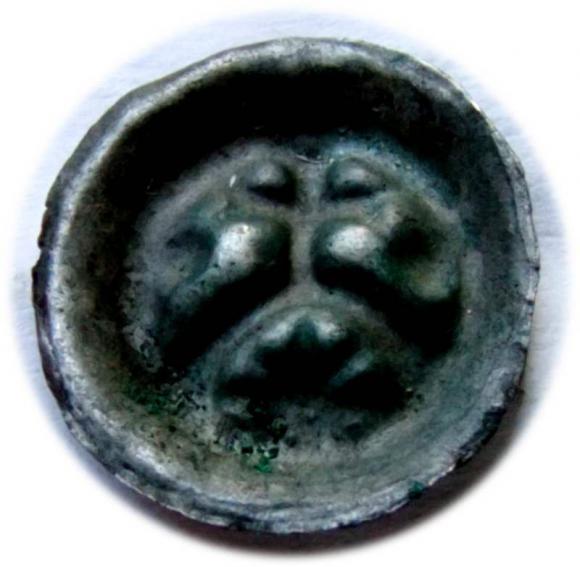 Brakteat krzyż na arkadzie z gwiazdą Zakon Krzyżacki (2)