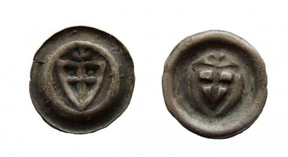 Brakteat tarcza z trójlistkiem Zakon Krzyżacki (1)