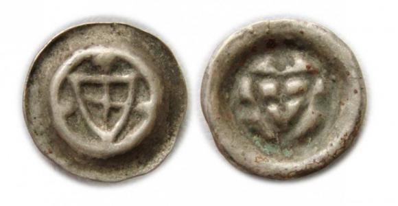 Brakteat tarcza z 3 kropkami Zakon Krzyżacki (1)